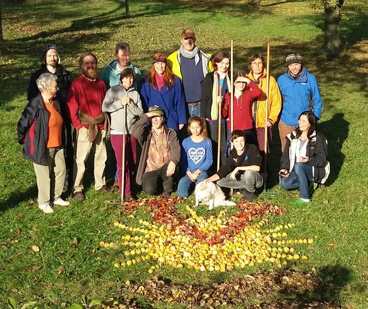 Bild "Vergangene_Treffen:2016-10-29_Erntetreffen_Gruppe.jpg"